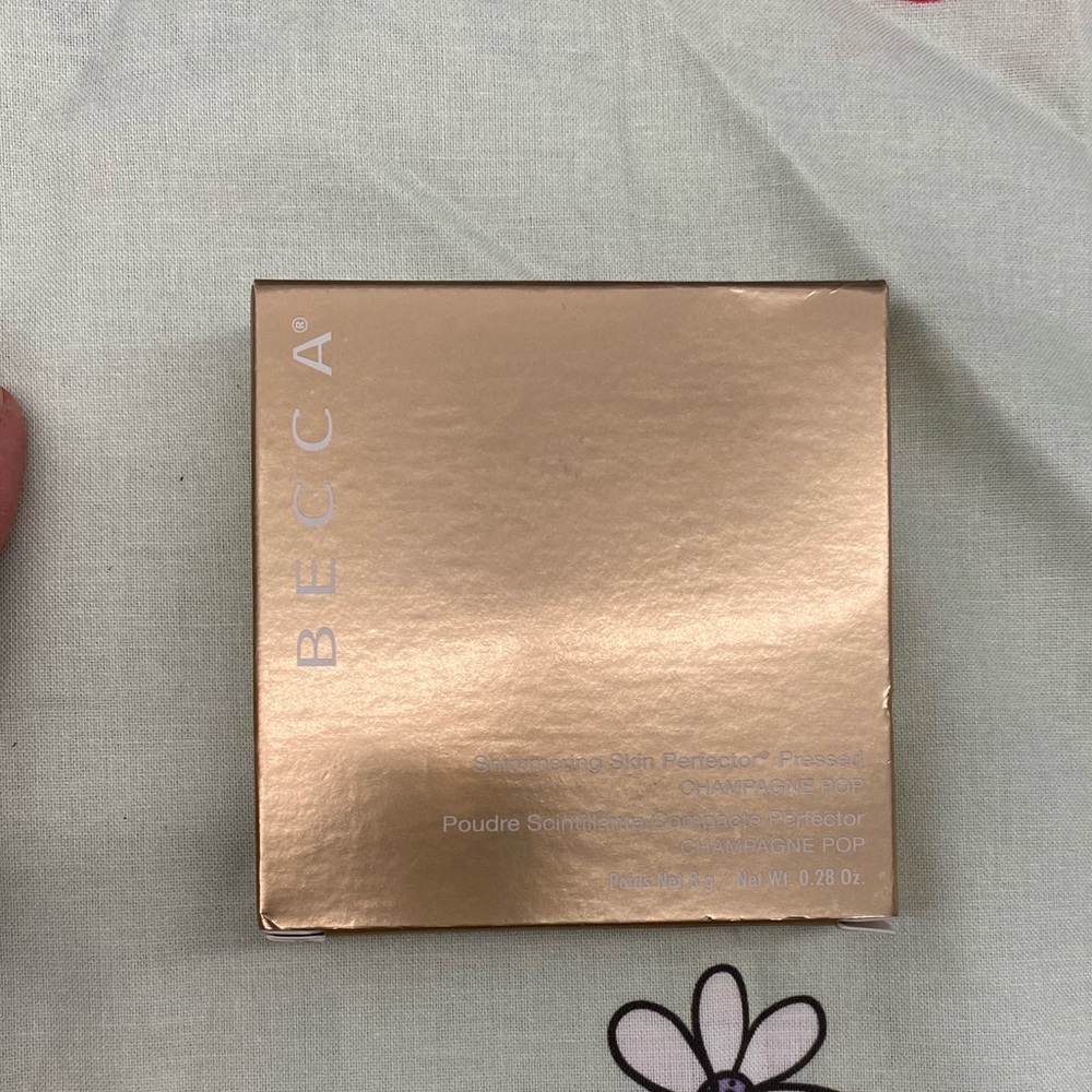 BECCA ✨
